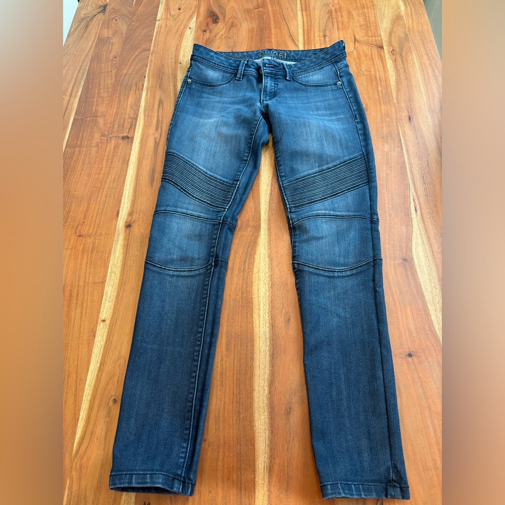 DL1961 Size 27. Excellent condition.